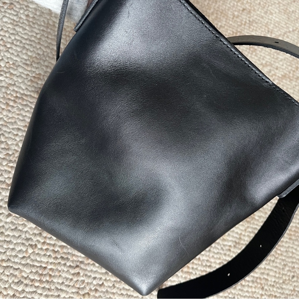 Madewell The Essential Mini Bucket Tote Crossbody Black Leather - Picture 5 of 14